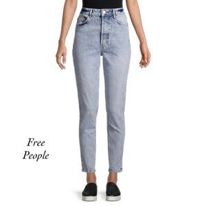 We The Free Women's Light Blue High Rise Jeans - size 28